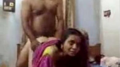 कामवाली को चोदा क्रिकेट देखते हुए