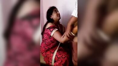 तमिल आंटी ने लंड चूसकर माल पी लिया