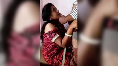 तमिल आंटी ने लंड चूसकर माल पी लिया