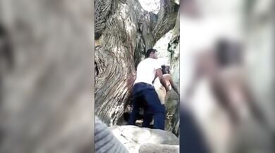 भाई ने सौतेली बहन की चूत पार्क में बजाई