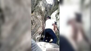 भाई ने सौतेली बहन की चूत पार्क में बजाई