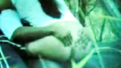 हैदराबाद के गार्डन में चुदते देसी कपल