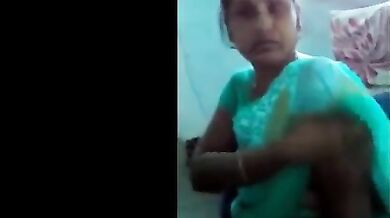 ऑफिस में तमिल औरत के बूब्स दबाए