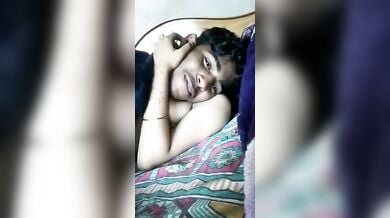 देसी गर्ल के बूब्स चुसे नौकर ने