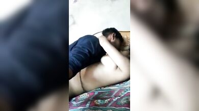 देसी गर्ल के बूब्स चुसे नौकर ने