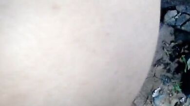 खुले में चोदा चोदी करते इंडियन कपल का वीडियो