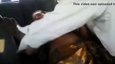 तमिल लेडी कार में चुदी (तमिल ऑडियो)