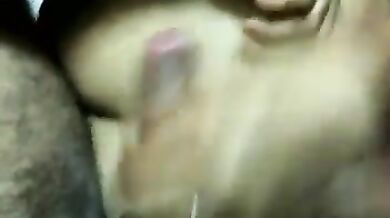 टीवी देखने में व्यस्त बीवी से मूठ मरवाता पति