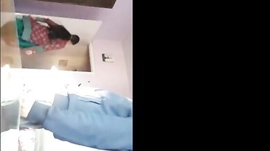 पब्लिक प्लेस पर लड़कियों को लंड हिलाकर दिखाते ठरकी लौंडे