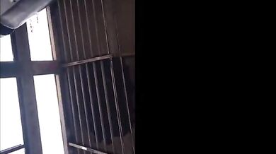 पब्लिक प्लेस पर लड़कियों को लंड हिलाकर दिखाते ठरकी लौंडे