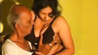 ससुर ने बहुरानी के साथ मनाई रंगीन रात!