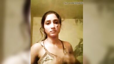 देसी लड़की ने बनाया नंगा विडिओ