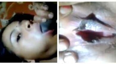 लड़की ने चूत खोलकर दिखाई