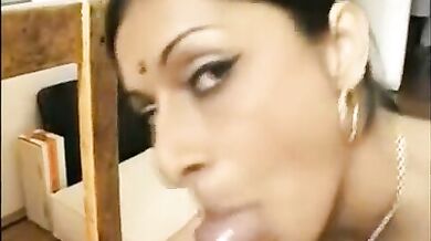 इंडियन लेडी ने चखा वीर्य!