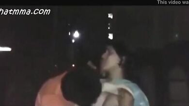 गर्लफ्रेंड के साथ रोमांस करके किया परेशान