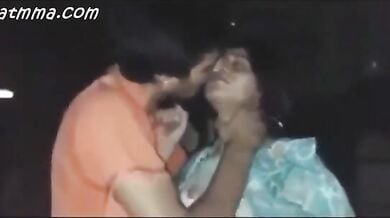 गर्लफ्रेंड के साथ रोमांस करके किया परेशान