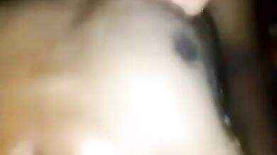 कामवासना में डूबी, पति का बदन चूमती चुदासी बीवी