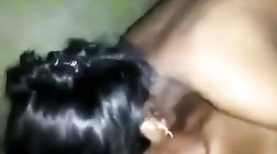 कामवासना में डूबी, पति का बदन चूमती चुदासी बीवी