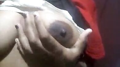 देसी औरत की बड़ी दूधवाली चुन्ची