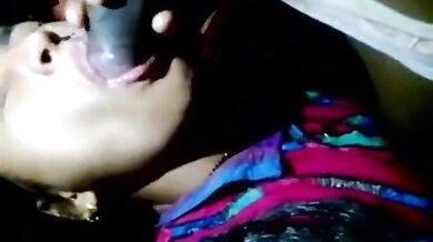 देसी भाभी ने चूसा बड़ा लंड