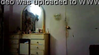 नंगे बदन घर में घूमती इंडियन गर्ल