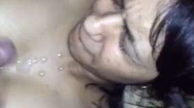 लड़की को चोदकर उसके मुंह पर वीर्य का फव्वारा