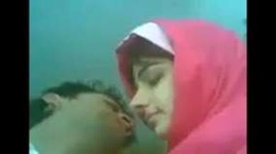 पाकिस्तानी हिजाबी लड़की का प्रेमी संग रोमांस