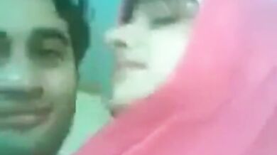 पाकिस्तानी हिजाबी लड़की का प्रेमी संग रोमांस