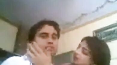 पाकिस्तानी हिजाबी लड़की का प्रेमी संग रोमांस