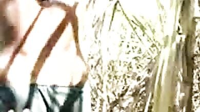 बिहारी लड़की की बुर खेत में जोती