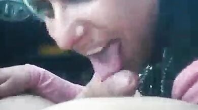 पंजाबी कामवाली ने कार में लंड चूसा