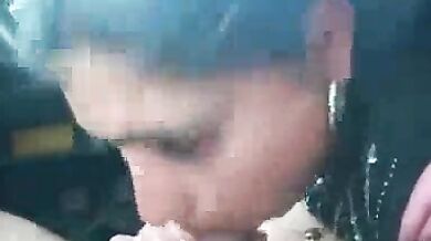 पंजाबी कामवाली ने कार में लंड चूसा