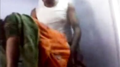 पडोसी ने बीवी चोदी, पति ने फिल्माई!