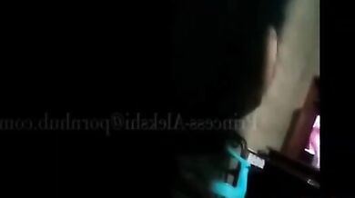 पोर्न फिल्म देखते हुए भाभी ने चूत सहलाई