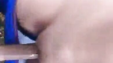 लंबे लौड़े से फूली हुई चूत की खड़े-खड़े चुदाई