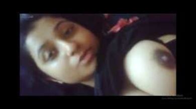 दुग्ध भण्डार खोलकर चुदती लड़की