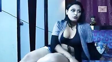 आंटी ने सहेली के नोकर के साथ रोमांस किया