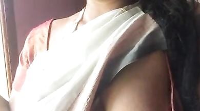 साडी से चूची निकाली मामी ने