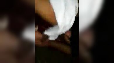 अंधेरी रात के खुली हवा में रंडी चुद गयी लड़कों से