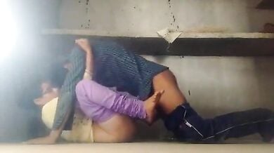 इंस्टिट्यूट के स्टूडेंट्स कंस्ट्रक्शन बिल्डिंग में चुदाई करते हुए