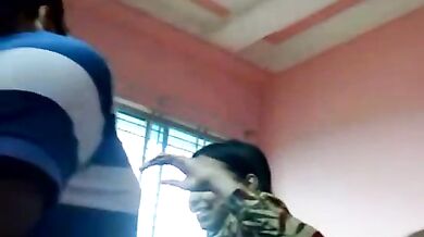 इंडियन स्टेप सिस्टर के बूब्स चुसता हुआ भाई