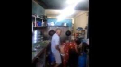 कामवाली को चाचा ने किचन में चोदा