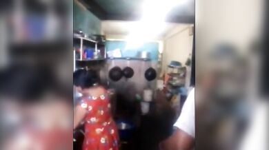 कामवाली को चाचा ने किचन में चोदा