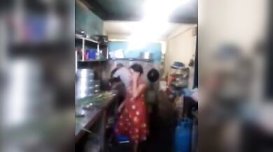 कामवाली को चाचा ने किचन में चोदा