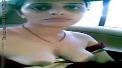 सेक्सी स्कुल टीचर कार में सहकर्मी का लंड चूसते हुए