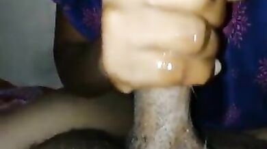 सेक्सी मराठी कामवाली ने 8 इंच का लंड चूसा