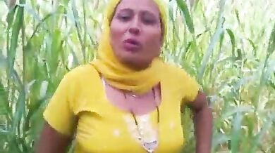 खेत में लड़की की चूत चोद डाली