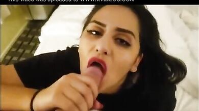 एनआरआई लड़की ने लंड चूसा ख़ुशी ख़ुशी