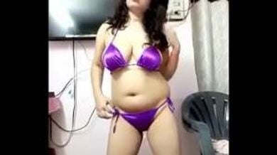 देसी माल का बिकिनी स्ट्रिपिंग