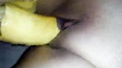 हॉट मल्लू लड़की ने चूत में केला डाला